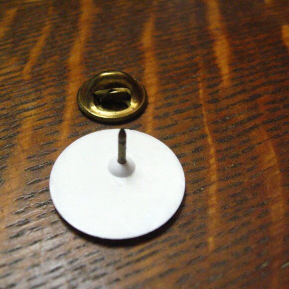 Golden Boy Statue Winnipeg Lapel Pin - Picture 4 of 4